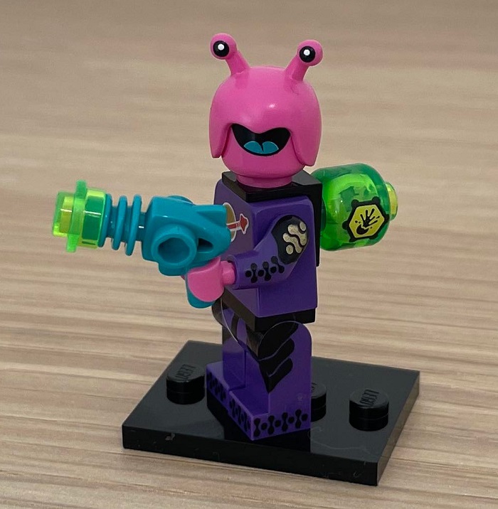 11 Space Creature Collectible Mini-Figures Series 22 alt