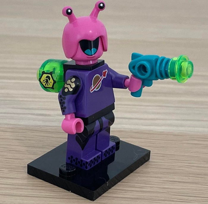 11 Space Creature Collectible Mini-Figures Series 22