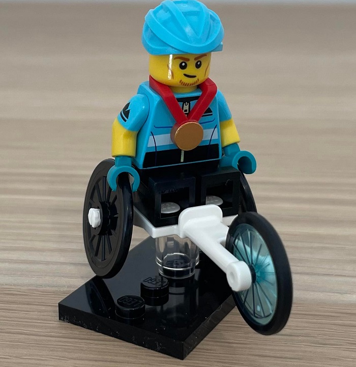 12 Wheelchair Racer Collectible Mini-Figures Series 22