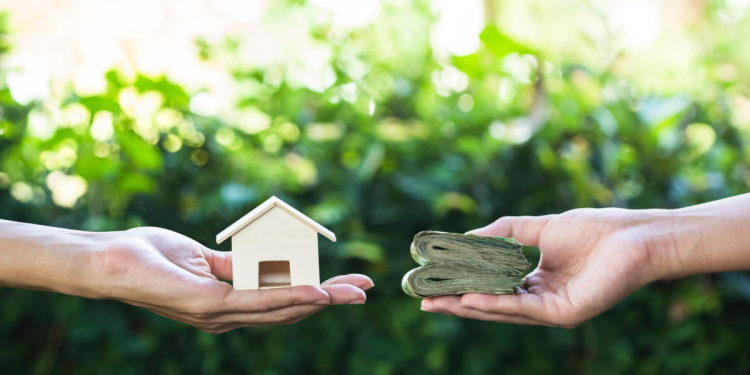 Navigating the Reward and Risk Landscape of Home Loan Refinancing Banner Image - Hand holding home model change to money with green nature as background. Conceptual changing residence into cash