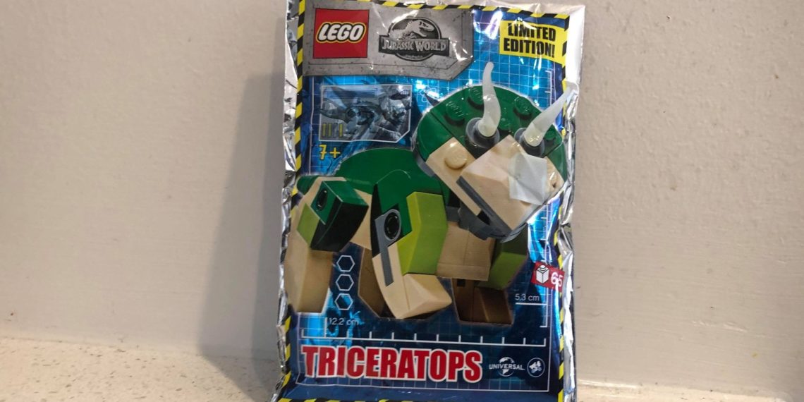 Lego Jurassic World 122006 Triceratops Review - A Nice Home