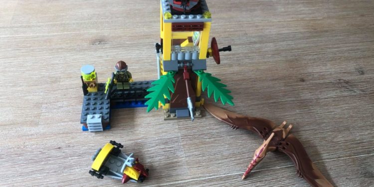 Lego Dino 5883 Tower Takedown built 2
