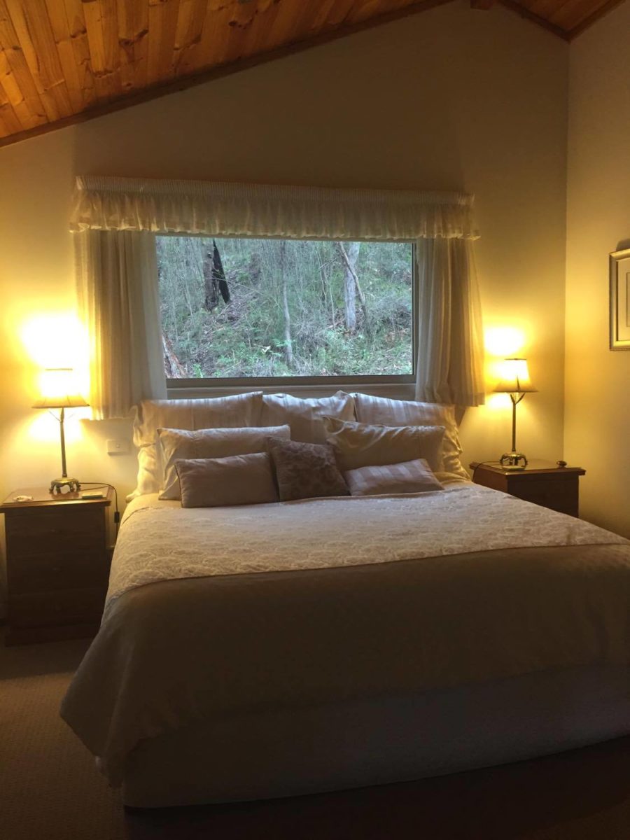 Myers Creek Cascades Luxury Cottages bed