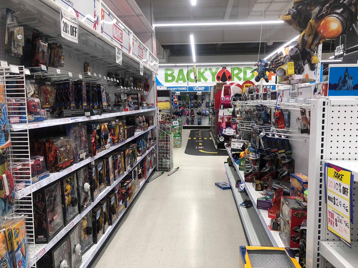 action figure aisle toys r us