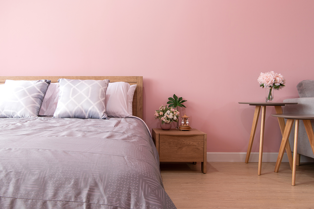 Bedroom,Interior,Of,Room,With,Comfortable,Bed,Near,Pink,Wall