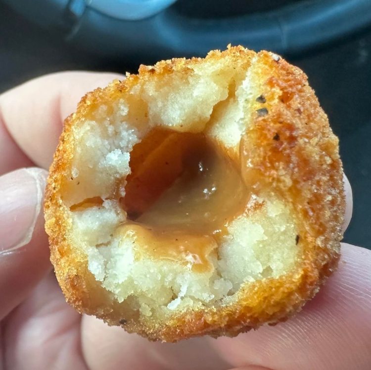 Hungry Jack's Gravy Tatos Bites (Mashed Potato Balls) Review & Pictures