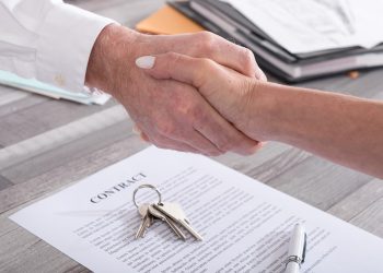 Handshake between estate agent and customer