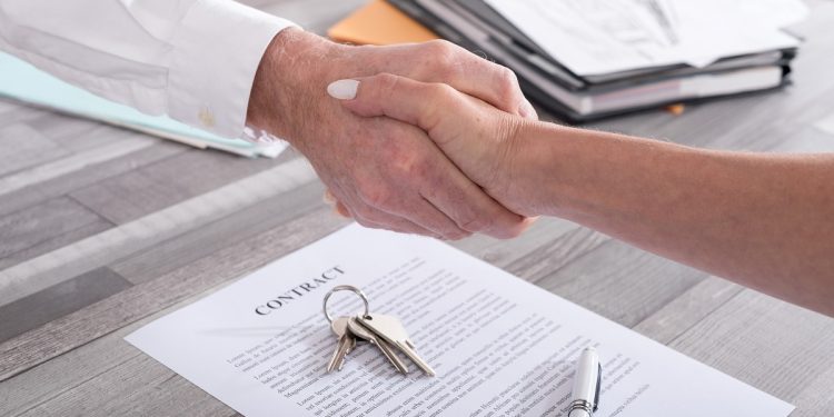 Handshake between estate agent and customer
