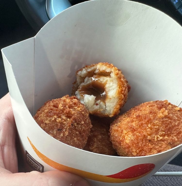 Hungry Jack's Gravy Tatos Bites (Mashed Potato Balls) Review & Pictures
