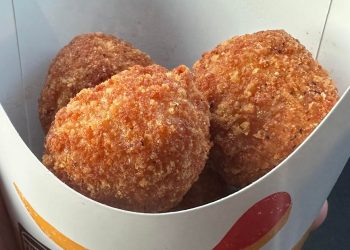 hungry jacks gravy tatos review