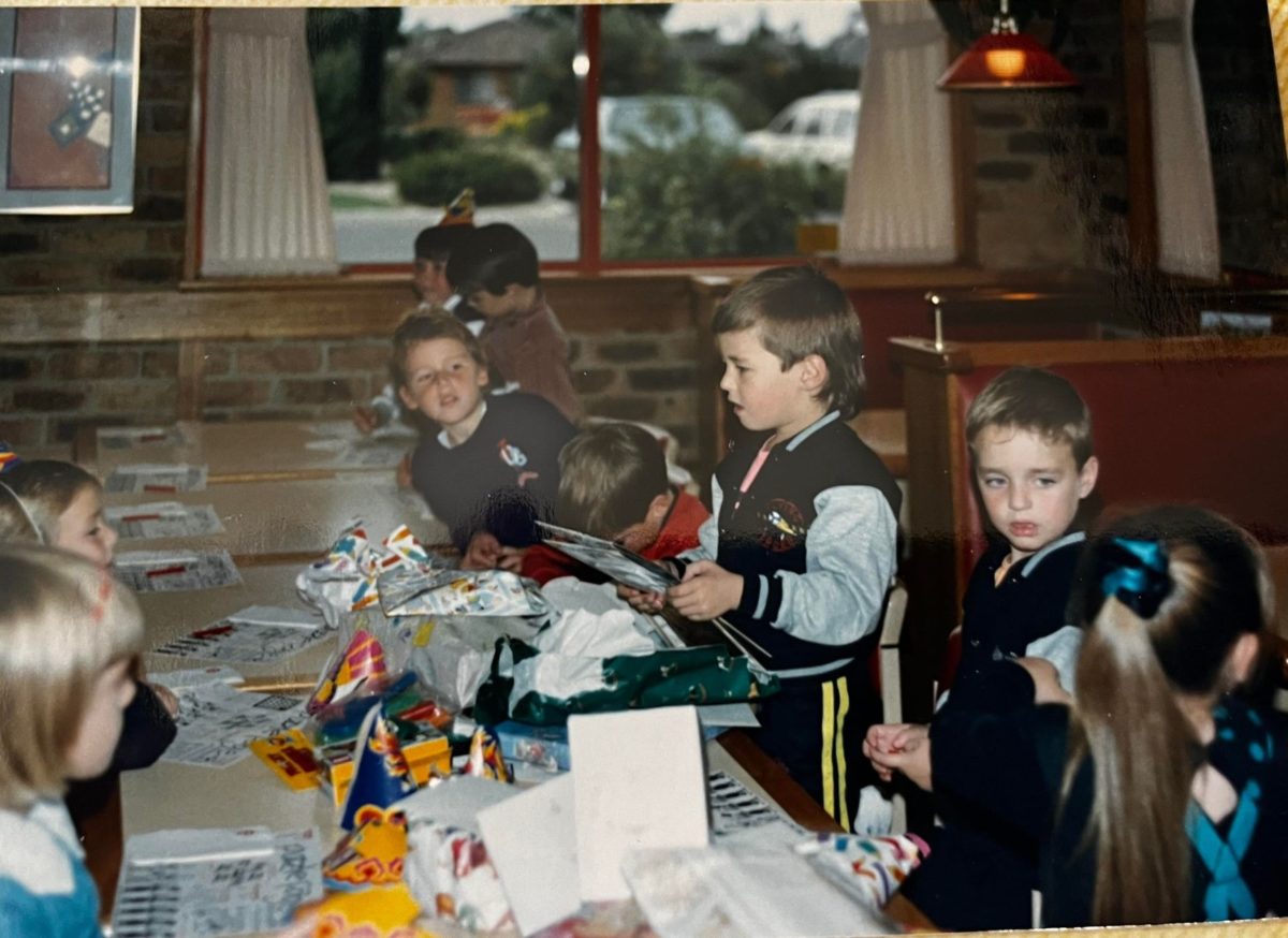 interior pizza hut dine in werribee 1990s