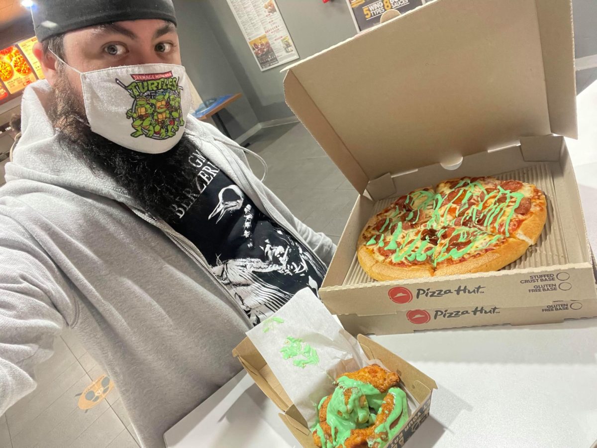 keith at pizza hut werribee with mutagen teenage mutant ninja turtles pizza and wings