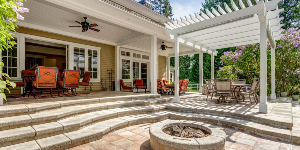 outdoor entertaining area