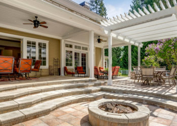 outdoor entertaining area