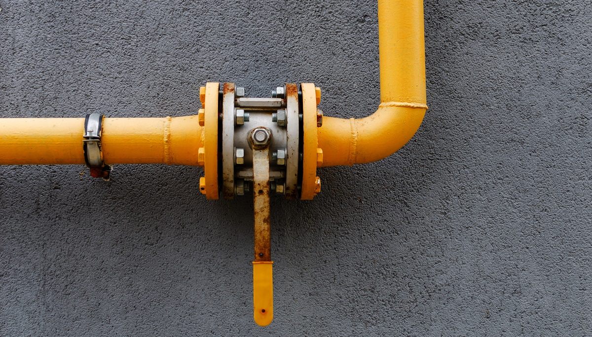 yellow gas pipe 